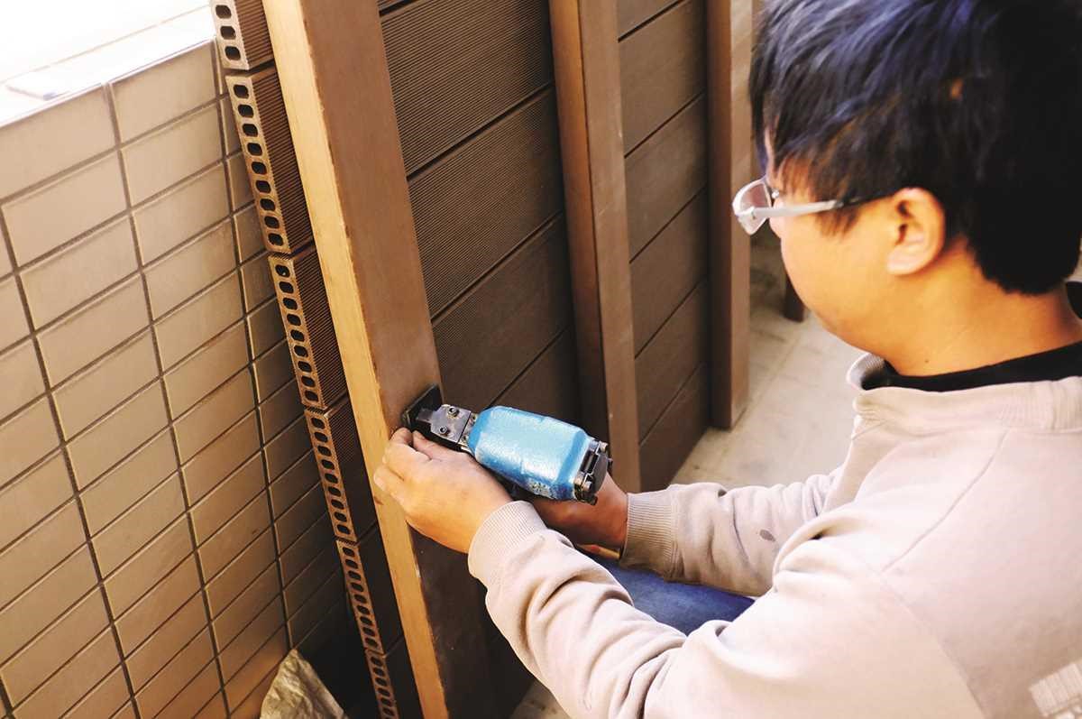 木地板的鋪設方式可分為兩種：漂浮式施工法與平鋪式施